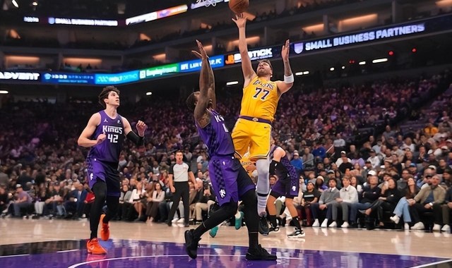 乐鱼APP下载-雷迪克甩锅已魔怔！湖人过去7场防守好？吐槽全队投篮糟糕拒担责