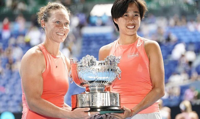 乐鱼体育娱乐-巅峰对垒！澳网女单决赛：萨巴伦卡vs莱巴金娜 张帅冲击女双冠军