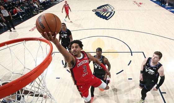 乐鱼体育娱乐-费尔斯40+5+6+3普尔34分 鹈鹕大胜爵士