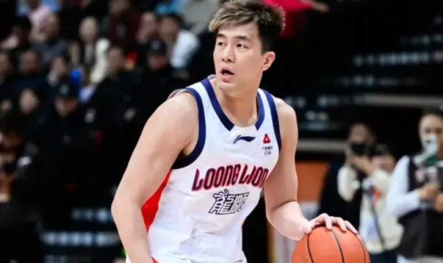 乐鱼官方网站-合砍39分！郭艾伦徐昕打成广州内外支柱，配合流畅但其余球员太拉